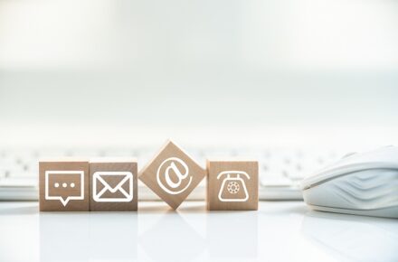 問い合わせ白四角